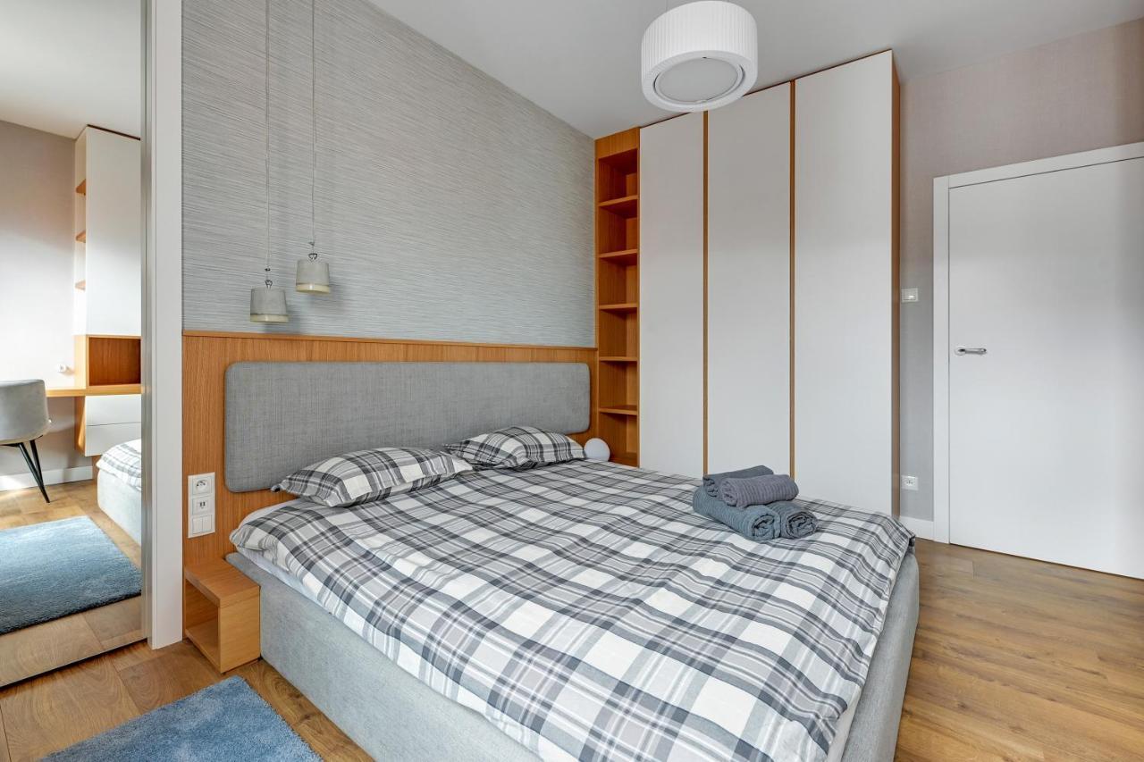Premium Family & Business Old Town Riverside Apartment With Parking Gdansk Exterior photo